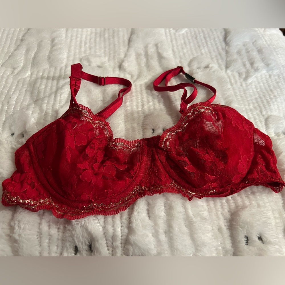 Elegant Victoria’s Secret Red and Gold Lace Unlined Bra
